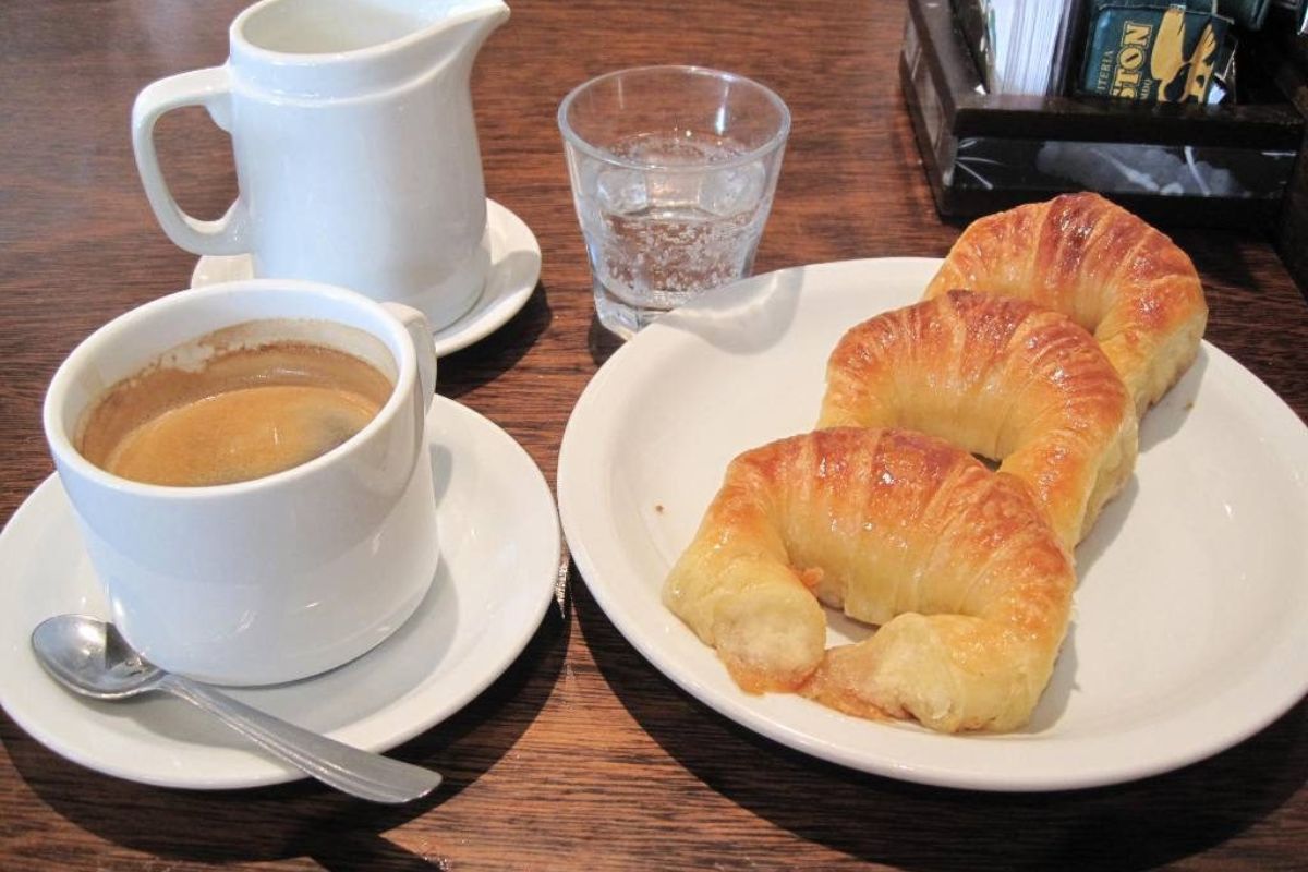 Desayuno típico en Buenos Aires