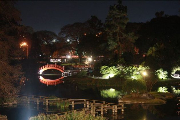 Jardín Japonés de noche